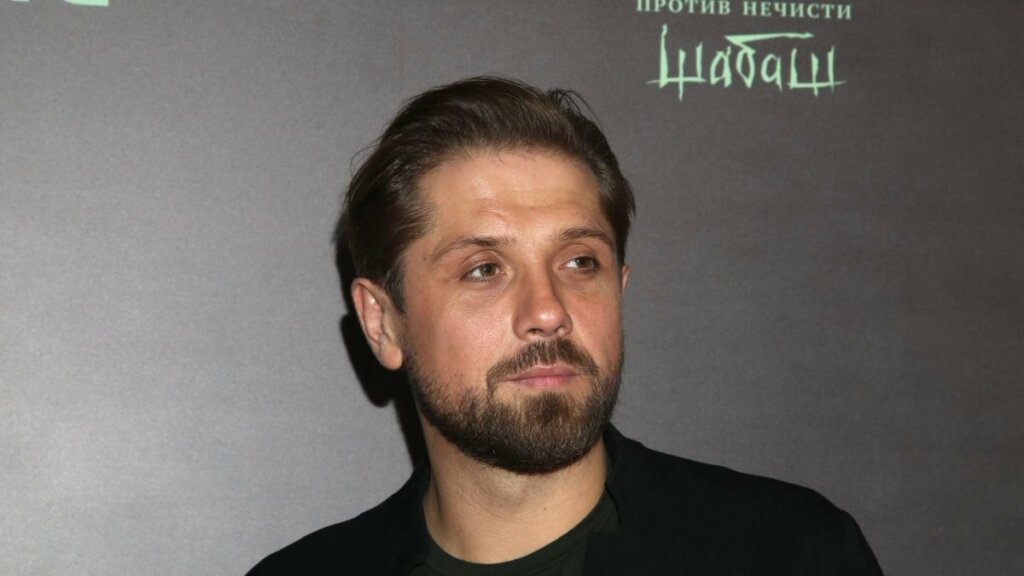В славянском стиле: Звезда «Триггера» Роман Маякин женился на психологе (видео)