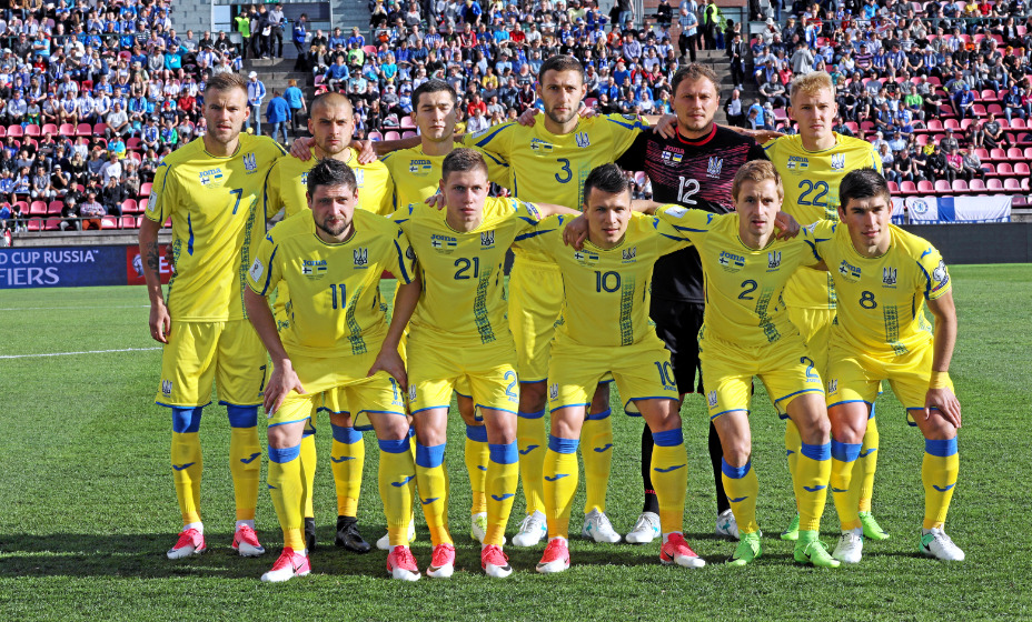 Игроки сборной Украины Виктор Коваленко (на фото №22) и Евгений Коноплянка (на фото №10) не сыграют на Евро-2020. Фото: Global Press Look
