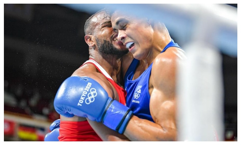 Боксер из Марокко Юнес Баала попытался повторить
знаменитый прием Майка Тайсона, укусив своего противника
за ухо. Фото: Соцсети Дэвида Ньюка