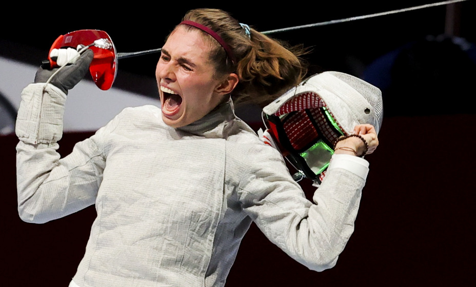 Российская саблистка София Позднякова стала двукратной чемпионкой в Токио. Фото: Reuters