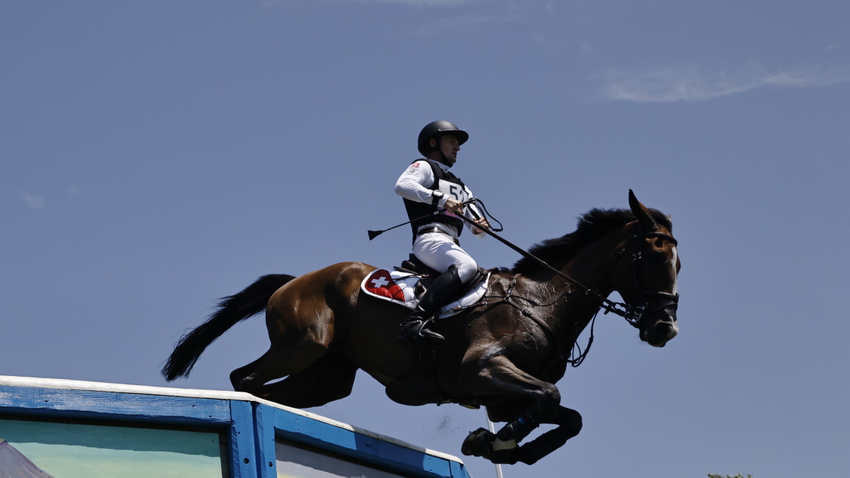 Робин Годель на коне Джет Сет во время прохождения трассы на Олимпиаде. Фото: REUTERS