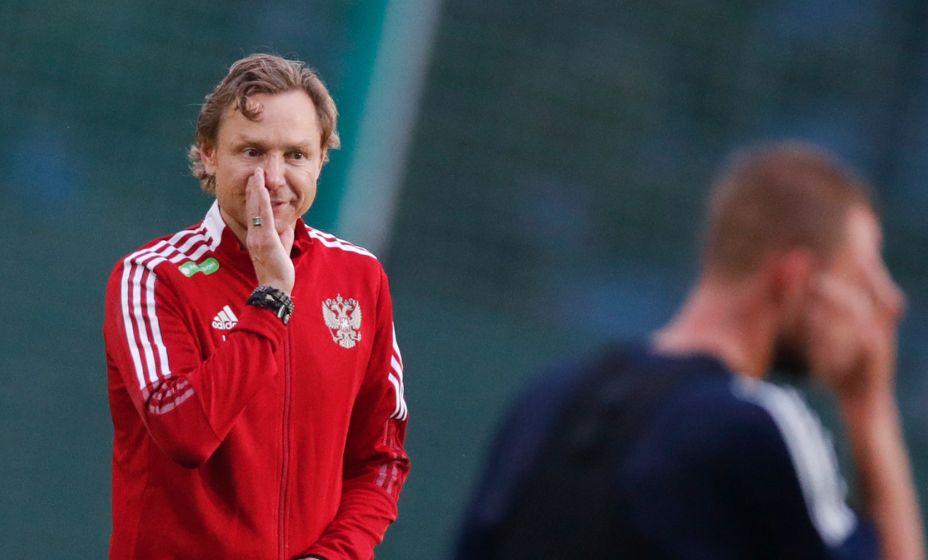 Валерий Карпин много может сказать футболистам и болельщикам. Фото: РФС