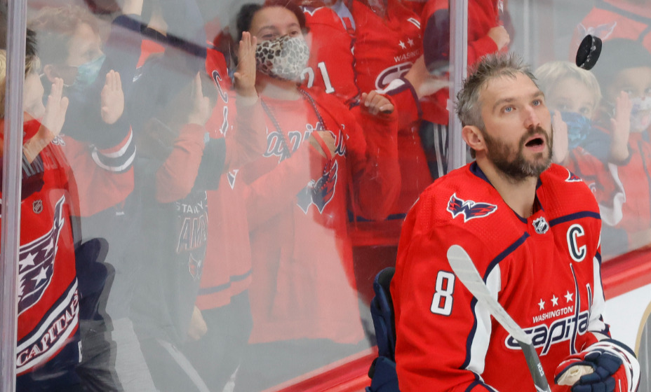 Овечкин набрал 1328 очков и вышел на 32-е место по результативности в истории НХЛ. Фото: Reuters