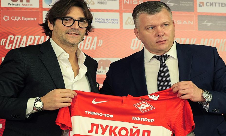 Спартаковскую футболку Паоло Ваноли получил из рук Евгения Мележикова. Фото: ФК Спартак