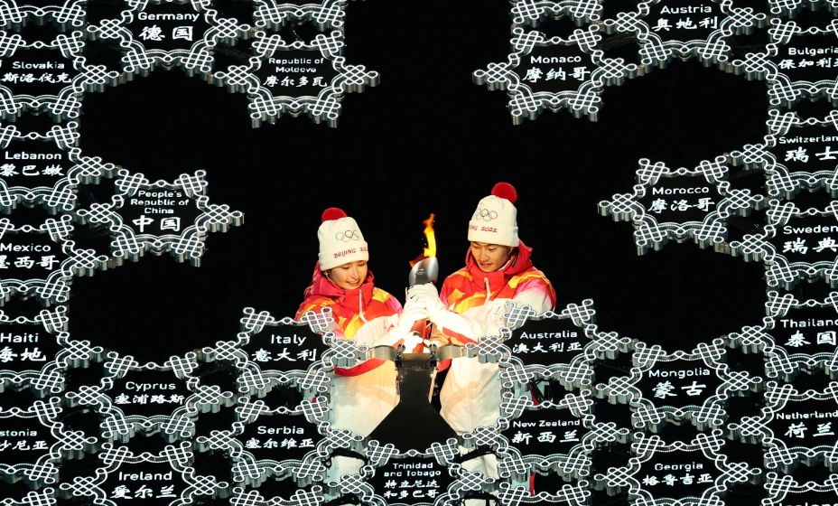 Главная сенсация Церемонии открытия - олимпийский огонь. Фото: Reuters