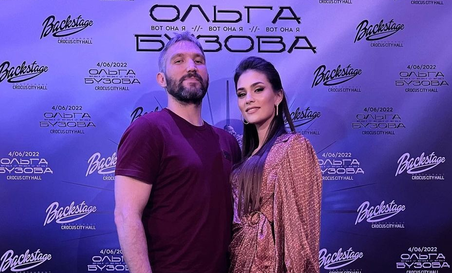 Овечкин вместе с супругой сходили на концерт Бузовой.
Фото: Личная страница Анастасии Шубской в соцсетях