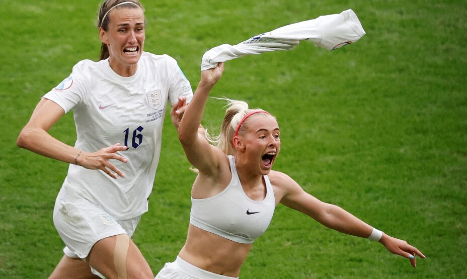 Англия, Хлои Келли