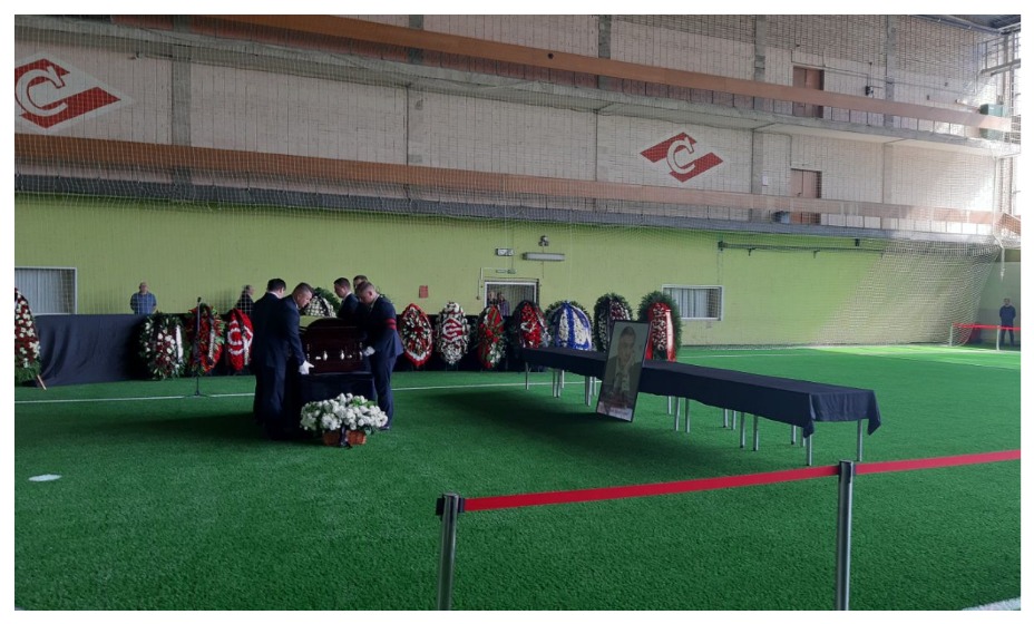 Футболисты «Спартака» приехали на церемонию прощания с легендарным Георгием Ярцевым. Фото: Андрей Вдовин «КП Спорт»