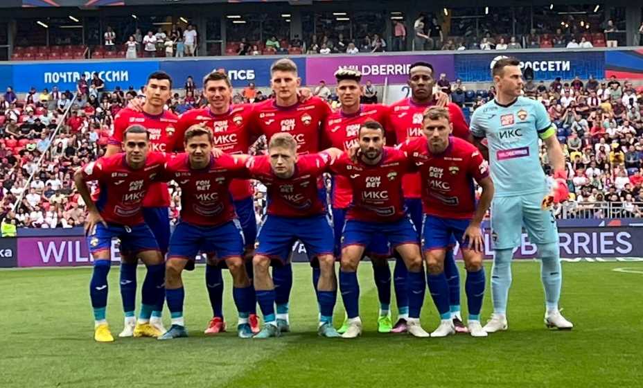 В старте ЦСКА произошла вынужденная замена: вместо Кучаева вышел Обляков. Фото: ВК ПФК ЦСКА