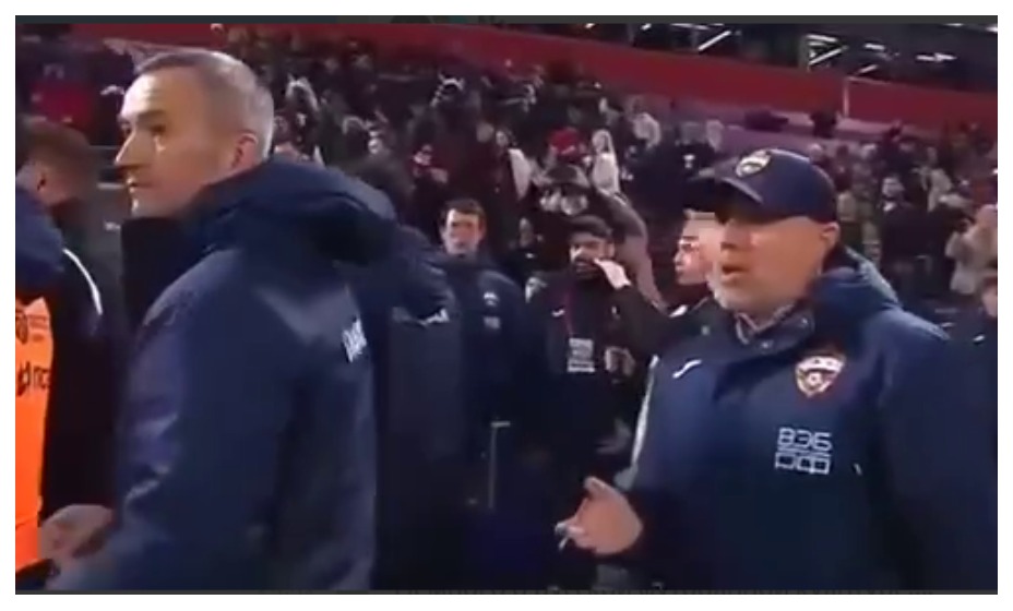 Владимир Федотов и Гильермо Абаскаль устроили словесную перепалку в дерби Москвы. Фото: Скриншот соцсети