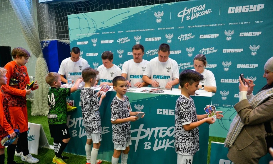 Аршавин, Пименов, Терехова, Быстров и Никоноров за три дня в Казани и Нижнекамске дали мастер-класс почти 700-м юным ученикам. Фото: РФС