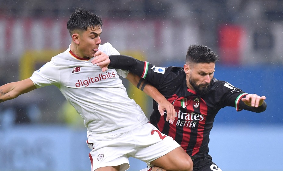 Дибала и Жиру в борьбе за мяч.
Фото: Reuters