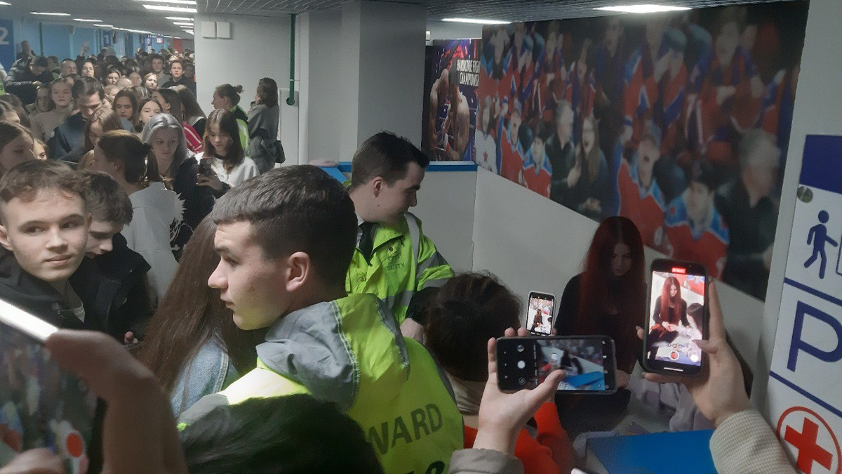 Александра Трусова устроила автограф-сессию на Кубке Первого канала. Фото: Андрей Вдовин, КП