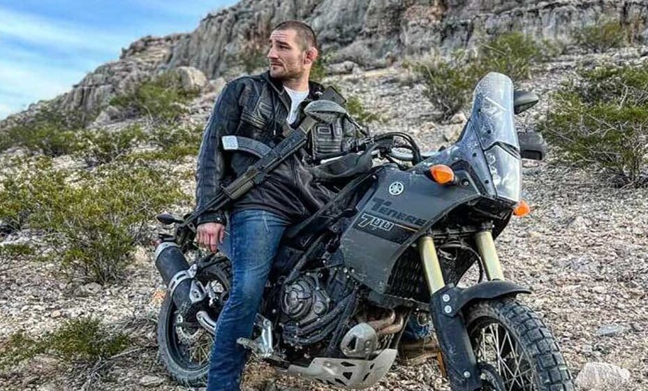 Американский боец Стрикленд признался в любви к русскому оружию. Фото: социальные сети Шона Стрикленда