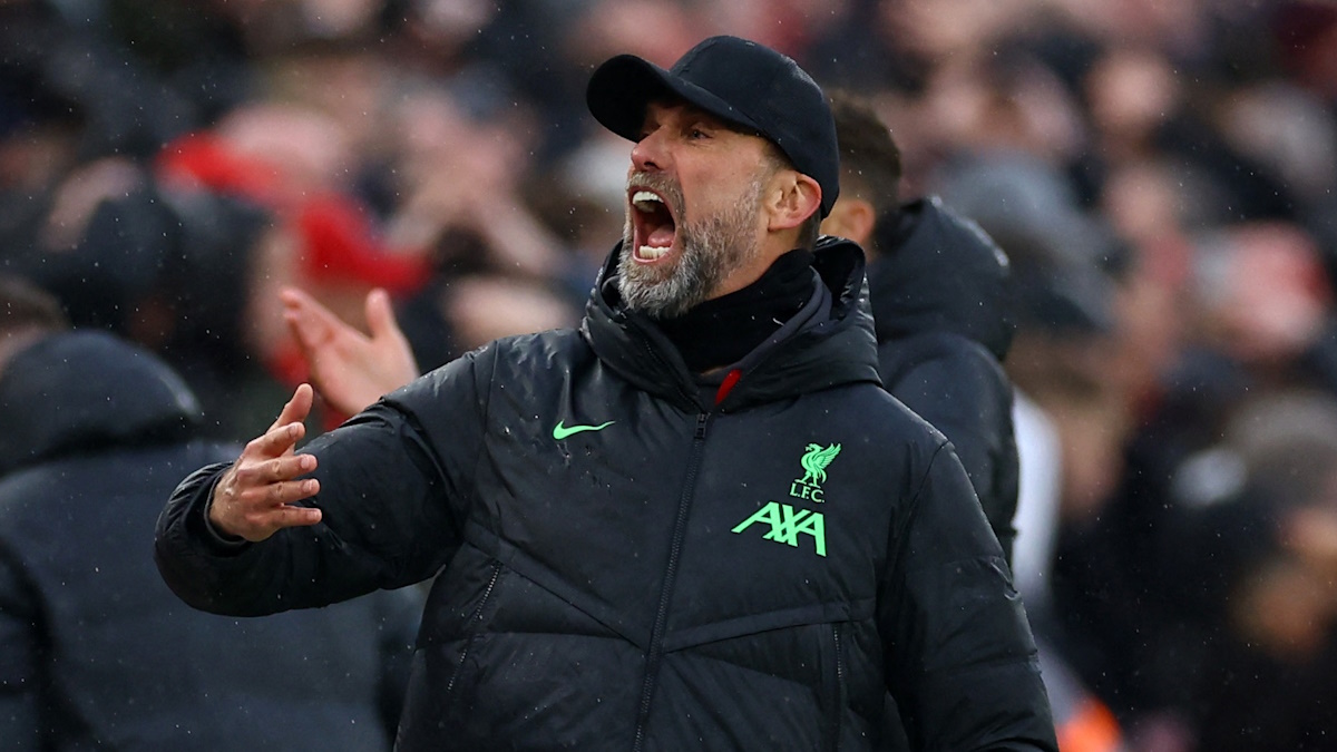 Всегда эмоциональный главный тренер