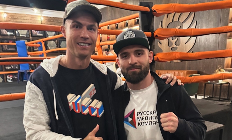Курбанов рассказал о поддержке Роналду перед чемпионским боем. Фото: RCC Boxing Promotions