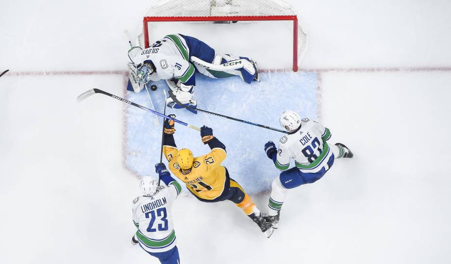 Латвийский голкипер «Ванкувера» Шилов повторил достижение Брызгалова в плей-офф НХЛ. Фото: Reuters