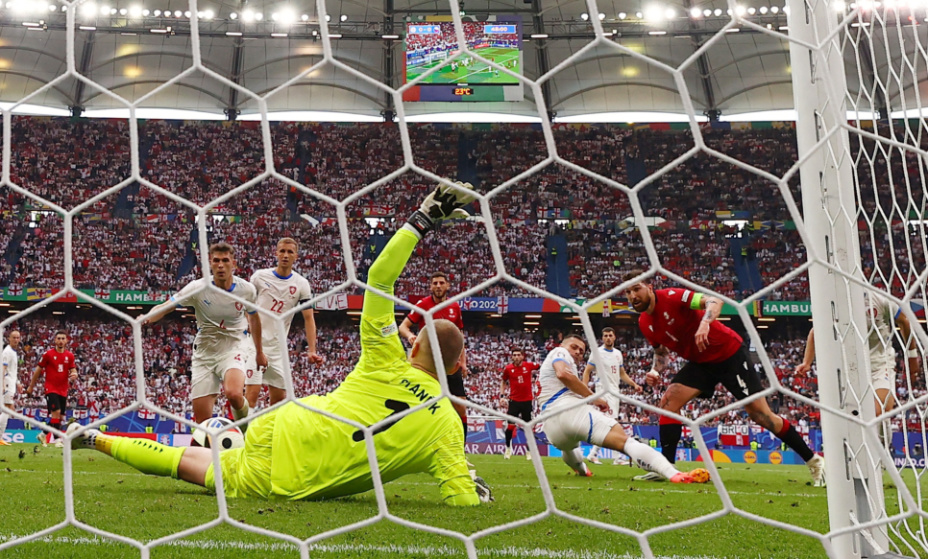 Soccer Football - Euro 2024 - Group F - Georgia v Czech Republic - Hamburg Volksparkstadion, Hamburg, Germany - June 22, 2024
Czech Republic's Jindrich Stanek in action as he makes a save from Georgia's Guram Kashia REUTERS/Fabian Bimmer