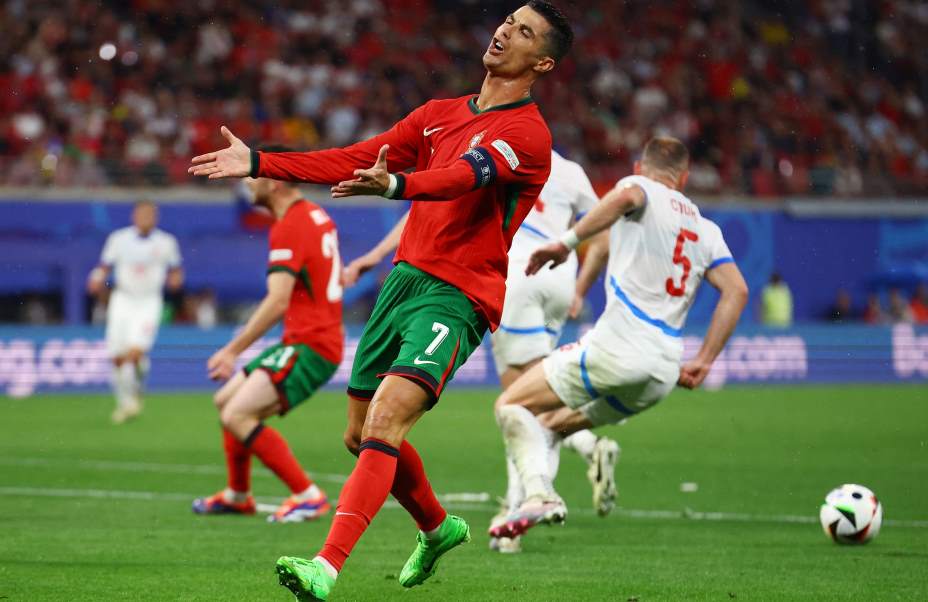 Футболист Криштиану Роналду продолжает зарабатывать больше всех спортсменов в мире. Фото: Reuters