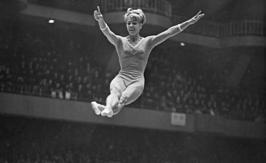 Олар оны порнографияға мәжбүрлеген