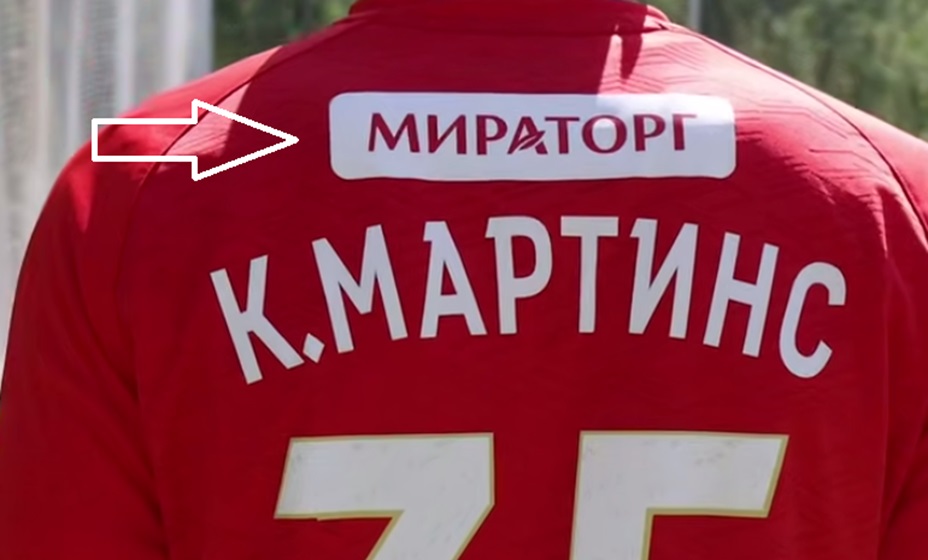 На форме «Спартака» разместили логотип производителя мяса. Фото: ФК «Спартак»