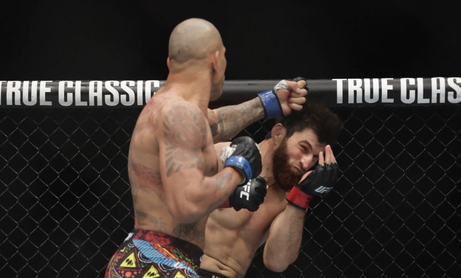 Перейра заставил Анкалаева уйти в глухую оборону. Фото: Global Look Press