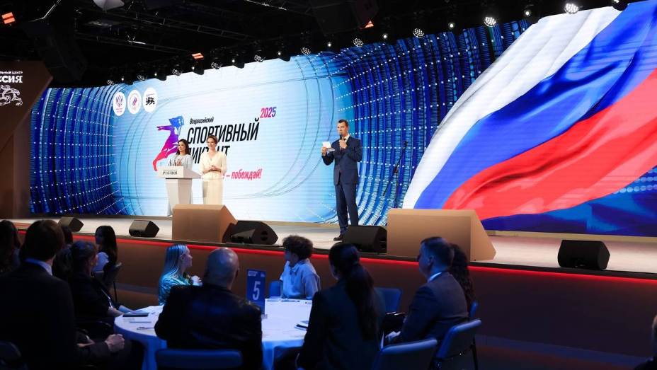 Михаил Дегтярев в Москве дал старт первому Всероссийскому спортивному диктанту. Фото: Соцсети Правительства РФ