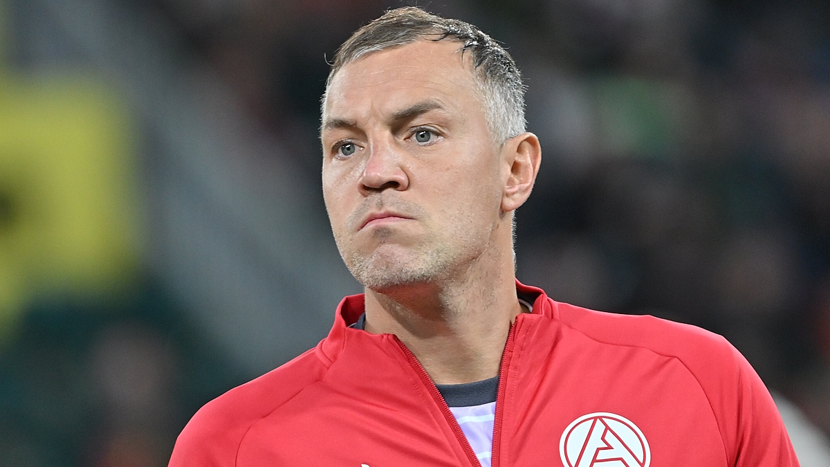 Артем Дзюба играет за