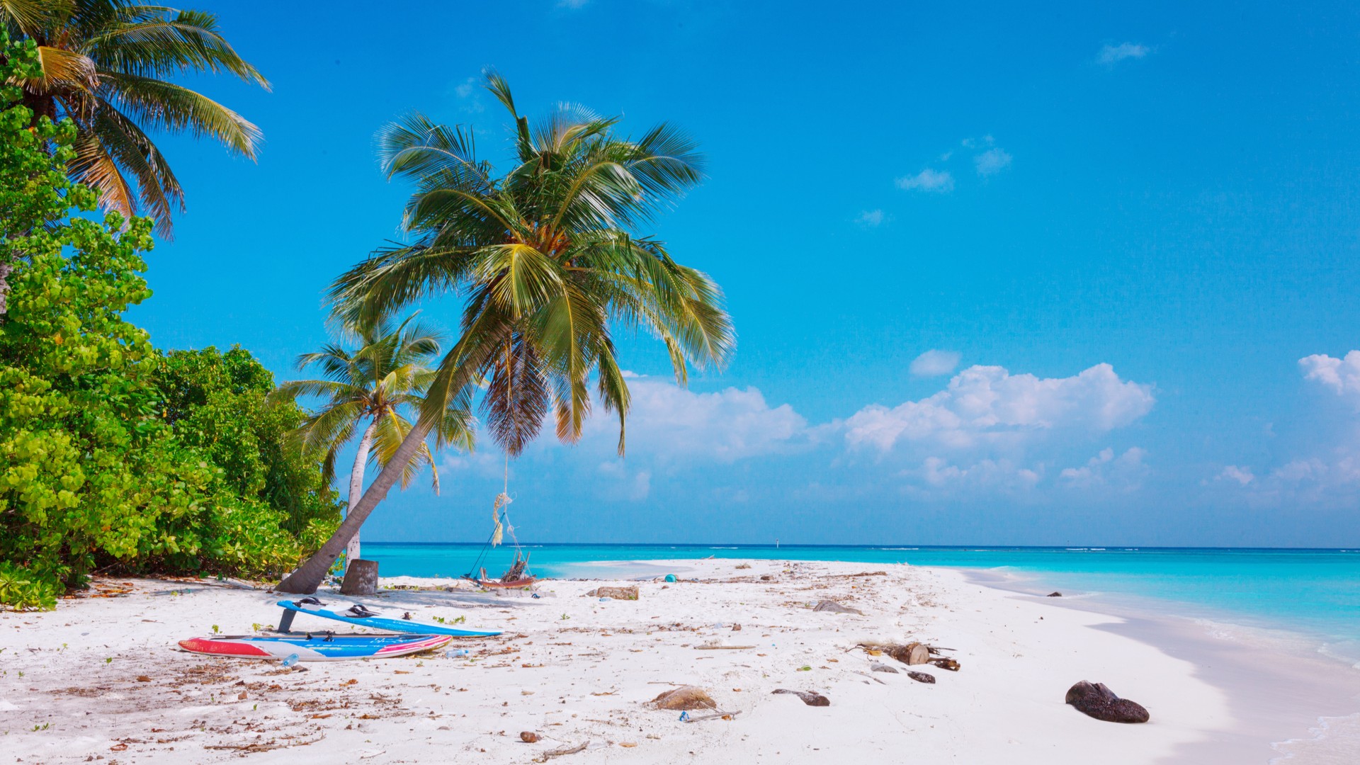 Идиллический пляж Фулхадху на Мальдивах.