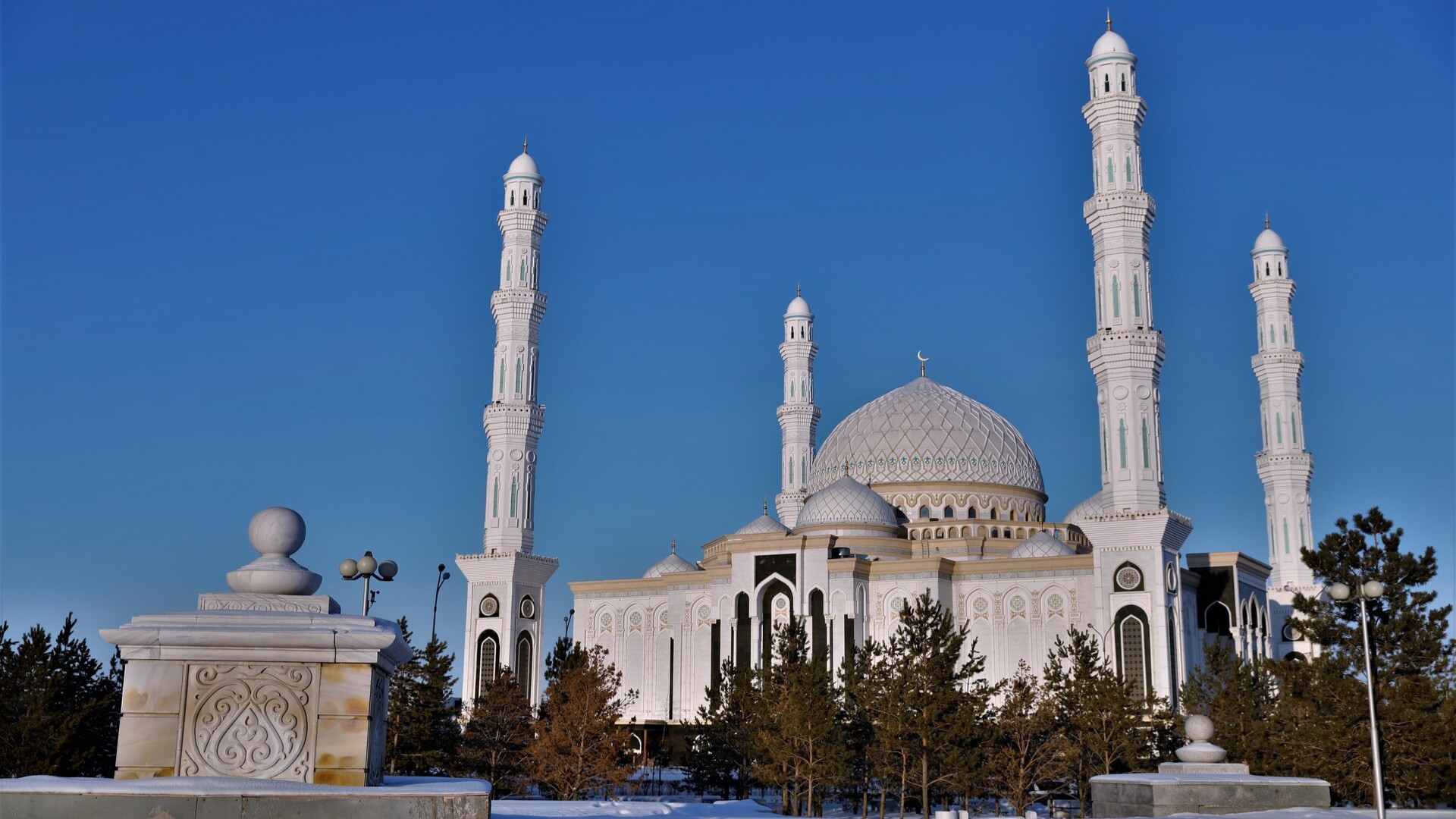 Мечеть Хазрет Султан в Астане зимой.