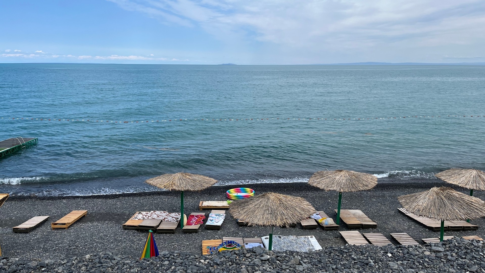 Побережье озера Алаколь в Казахстане.