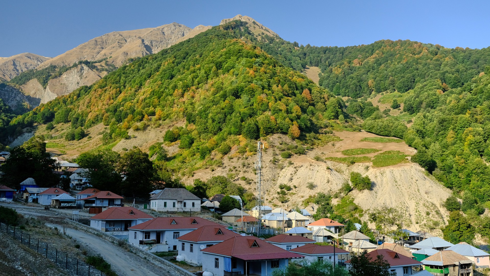Вид на зеленые горы, Габала.