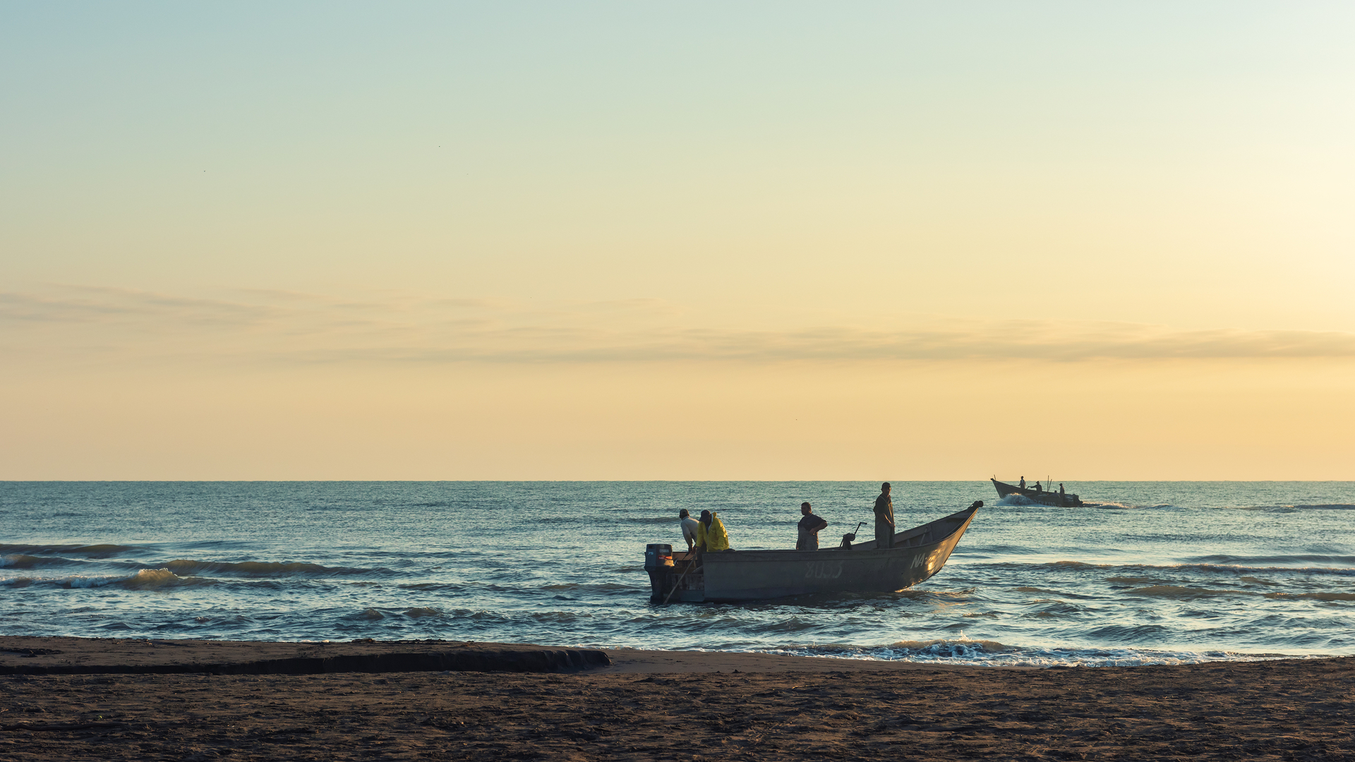 Рыбаки готовятся выйти в море, Худат.