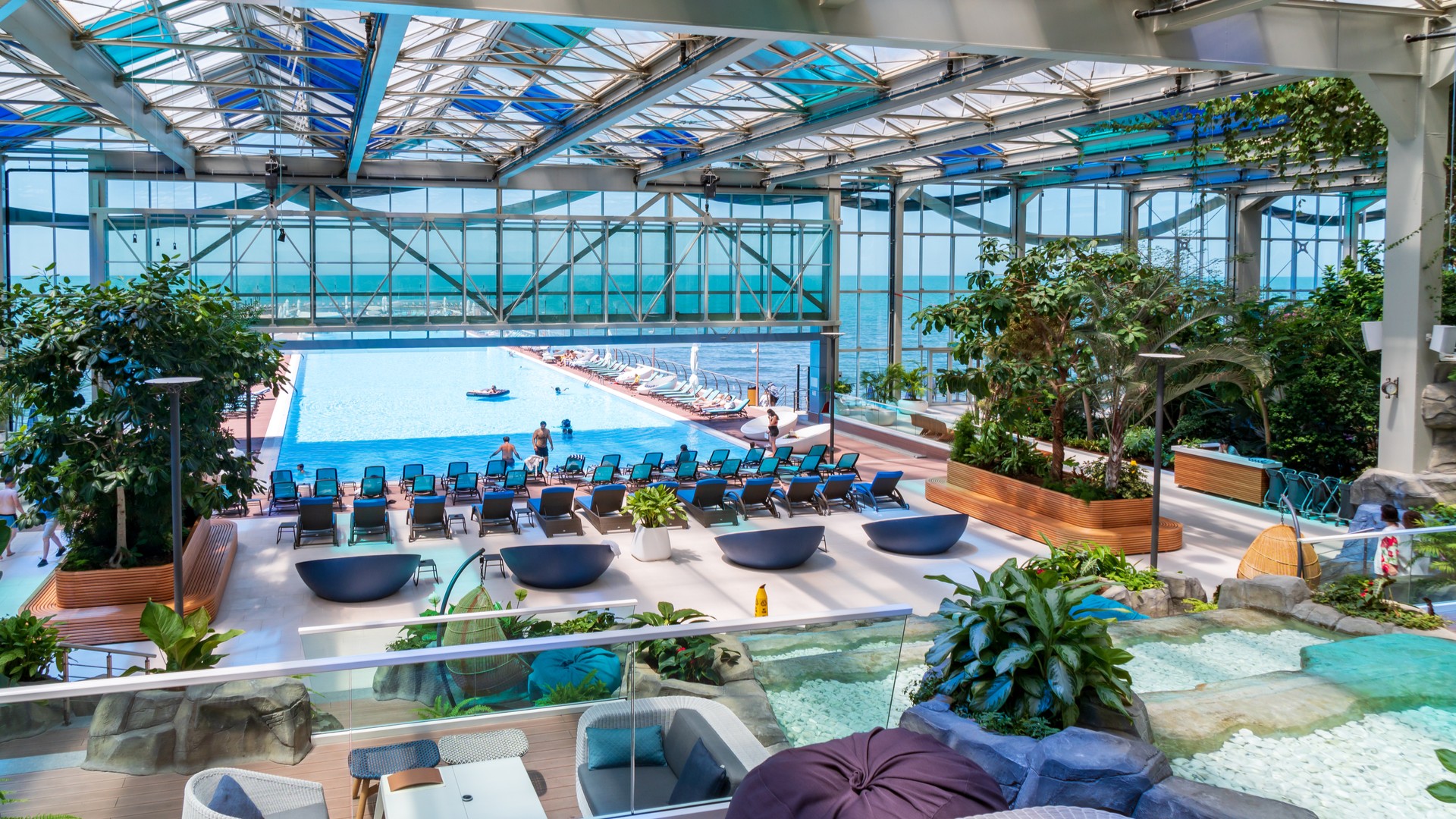 Бассейн отеля Paragraph Resort & Spa Shekvetili.