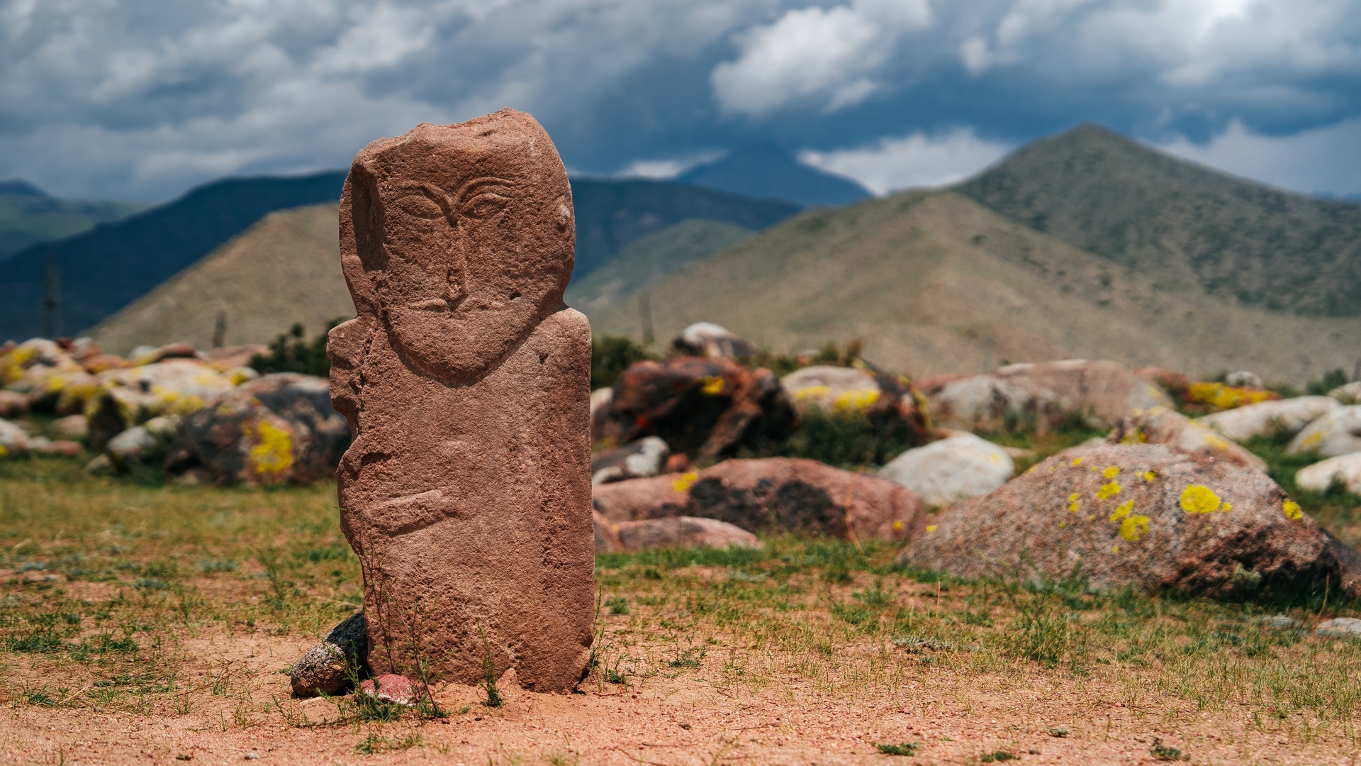 Древний петроглиф на камне, Чолпон-Ата.