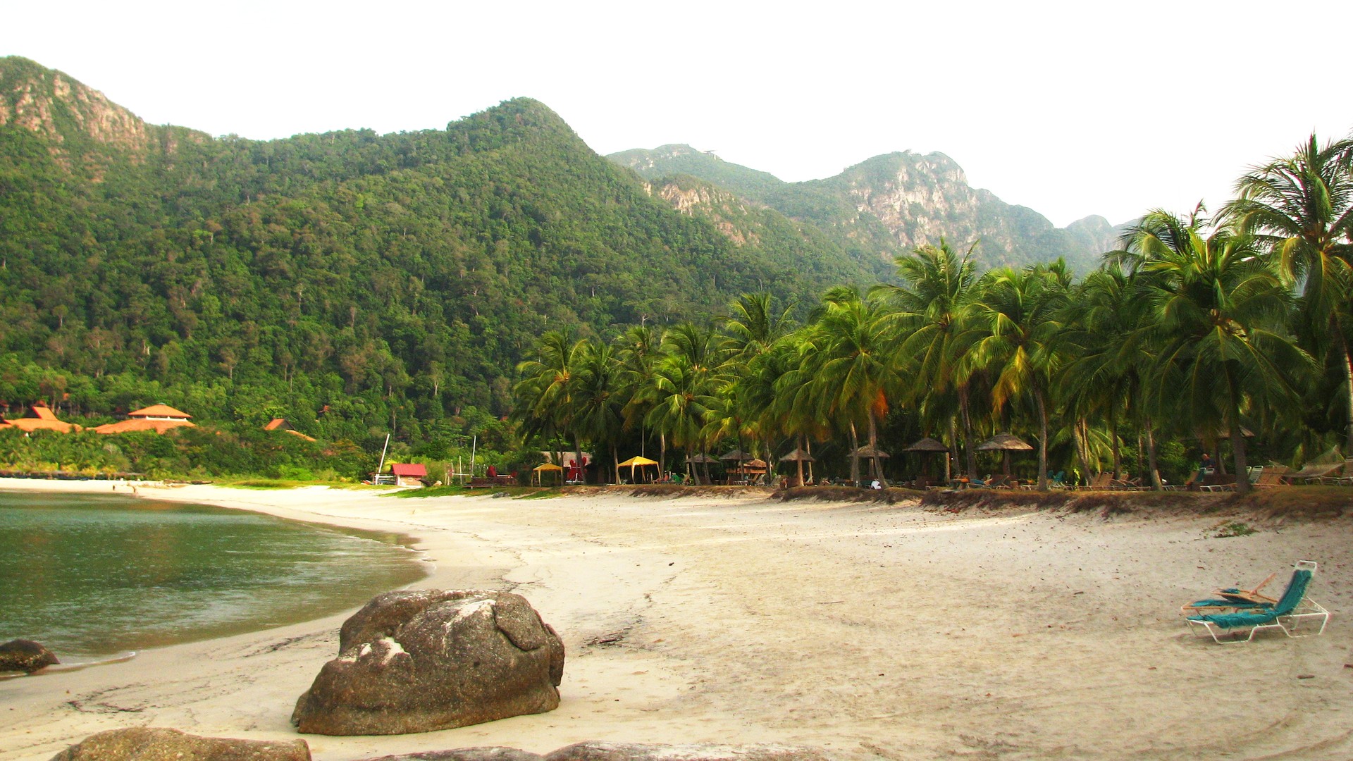 Пляж в Лангкави, Малайзия.