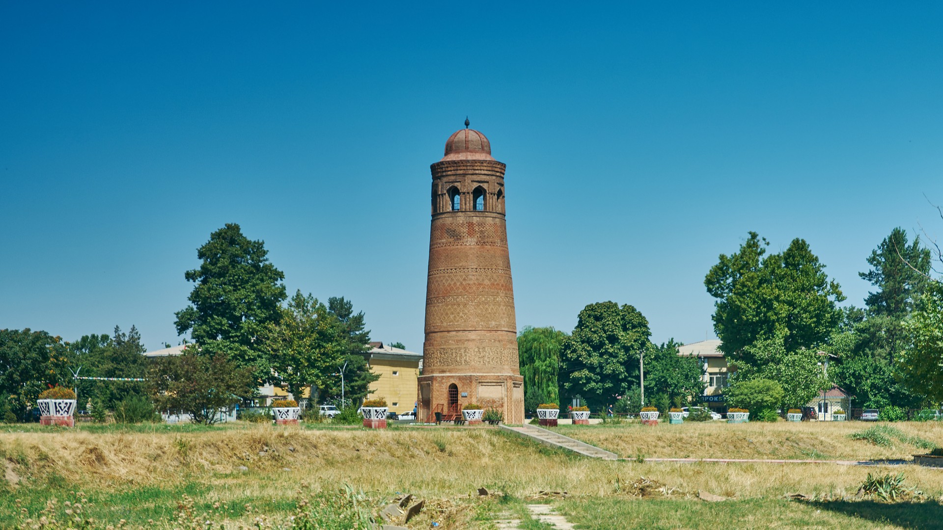 Узгенский архитектурный комплекс в Киргизии.