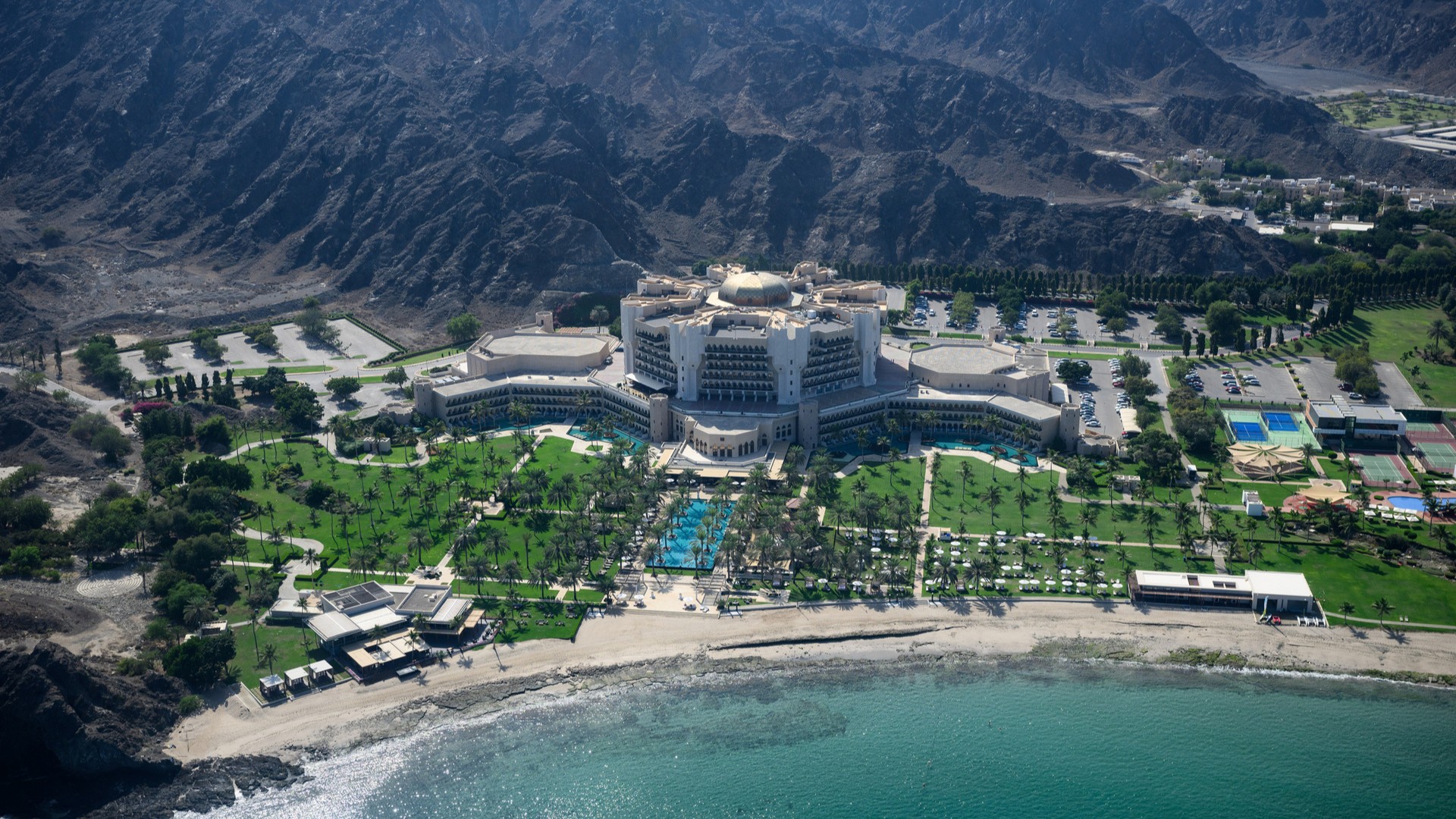 Отель Al Bustan Palace, расположенный на берегу моря, Маскат.